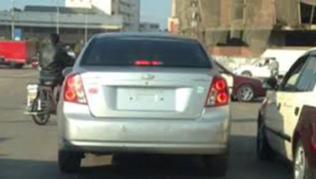 سيارات من دون لوحات أرقام على الطرق اللبنانية