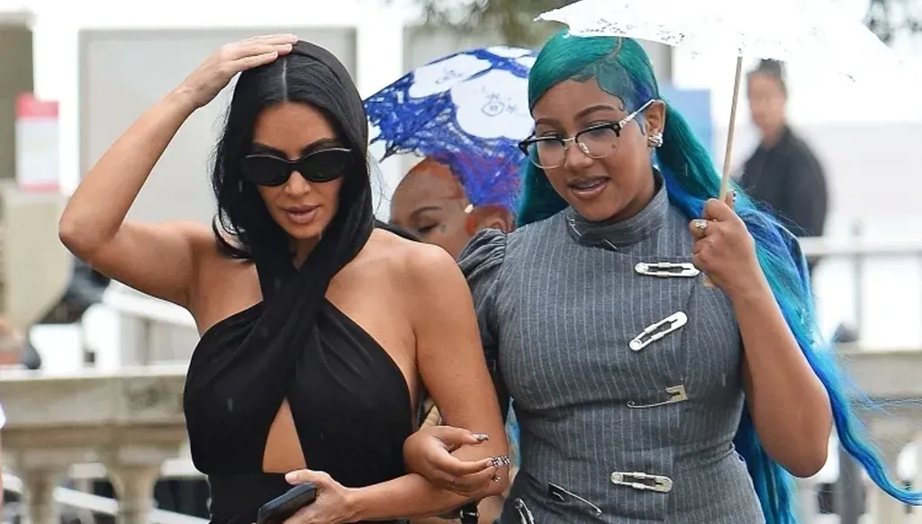 نورث ويست تواصل إثارة الجدل بإطلالتها عبر السوشيال ميديا (صور)