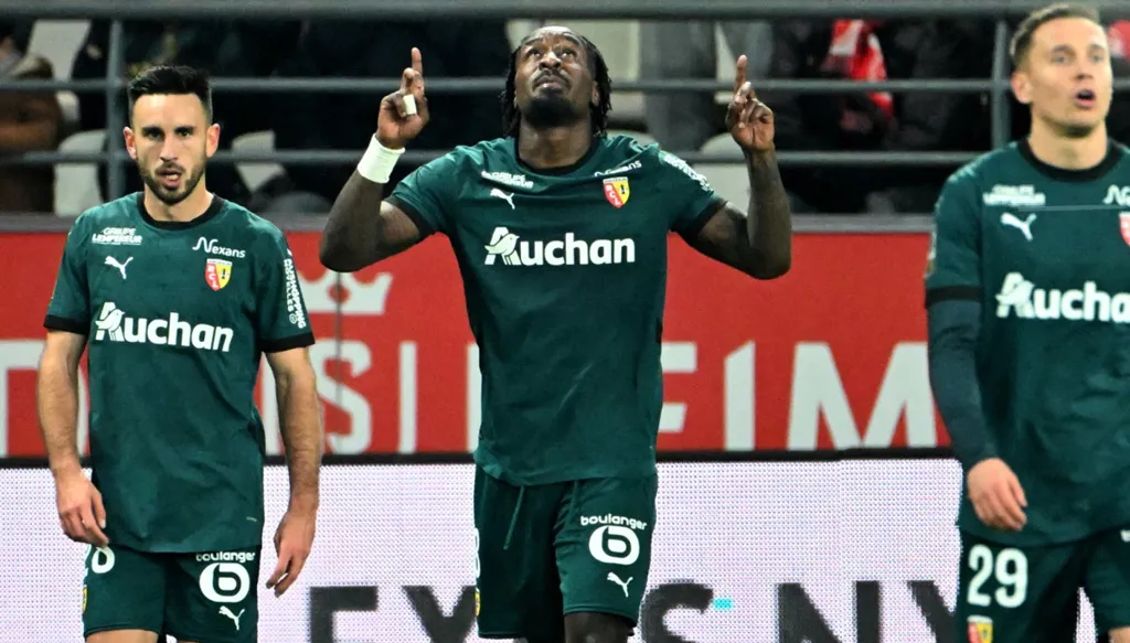 لنس يعود للحياة من بوابة رينس