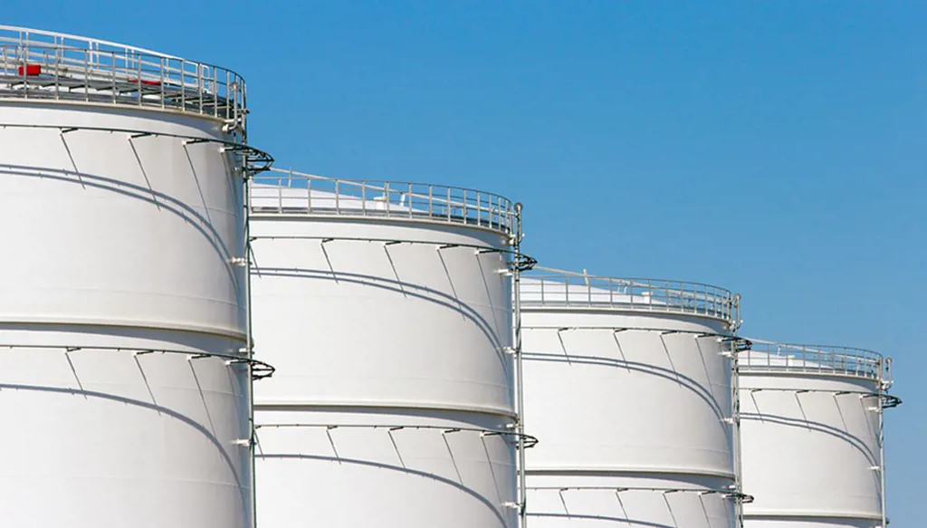 الاعتراض على مشروع إقامة خزانات نفطية في الدورة سقط