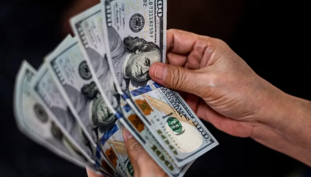 "وول ستريت": العراق وافق على وقف تدفّق الدولار لفصائل مدعومة من إيران