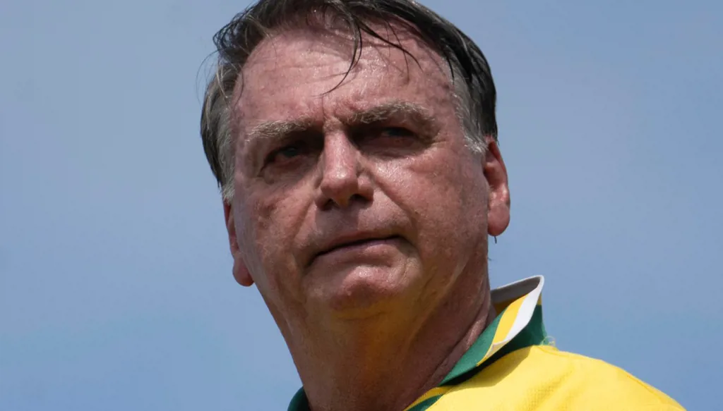 بولسونارو يُغادر المستشفى... إلى السجن