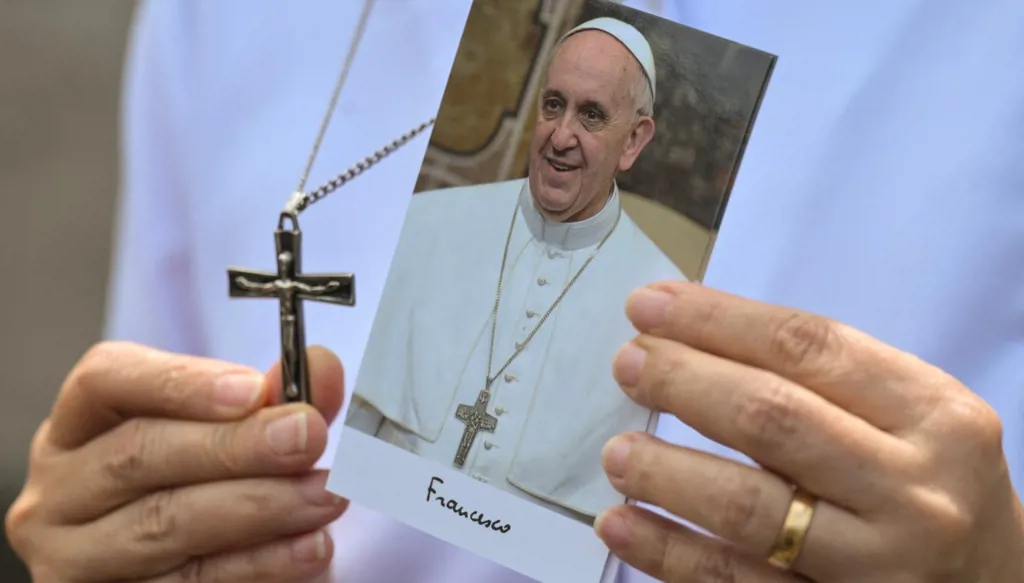 دبلوماسي إسرائيلي سابق يدعو بلاده لعدم المشاركة بجنازة البابا