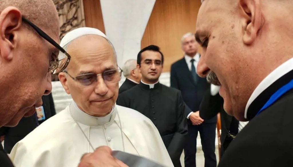 رسالة من شيخ العقل للبابا لاوون الرابع عشر... ماذا جاء فيها؟