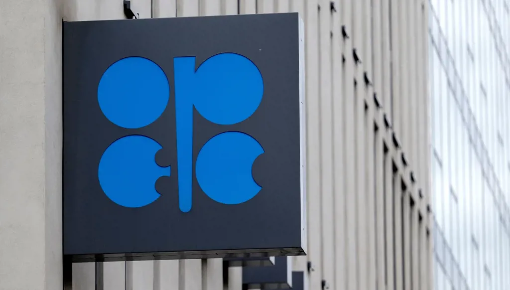 "أوبك بلس" توافق على زيادة إنتاج النفط رغم تعرض المنشآت النفطية للخطر