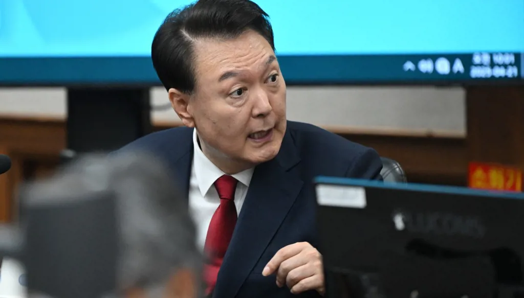 سيول... توجيه تهمة "إساءة استخدام السلطة" إلى الرئيس المعزول