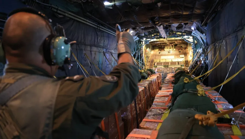 الأردن: نفّذنا مع الإمارات وفرنسا وألمانيا 5 إنزالات جوية للمساعدات في غزة (صور)