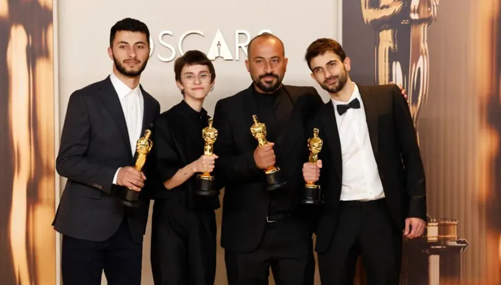 اعتداء على مخرج فيلم "لا أرض أخرى"... الجيش الإسرائيلي يعتقله داخل سيارة إسعاف!