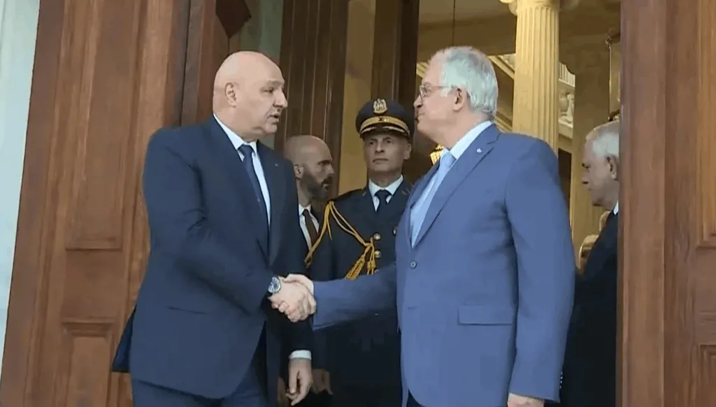 جانب من زيارة الرئيس اللبناني إلى اليونان. 