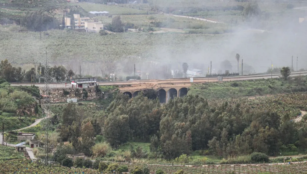 جسر القاسمية. (أ ف ب)