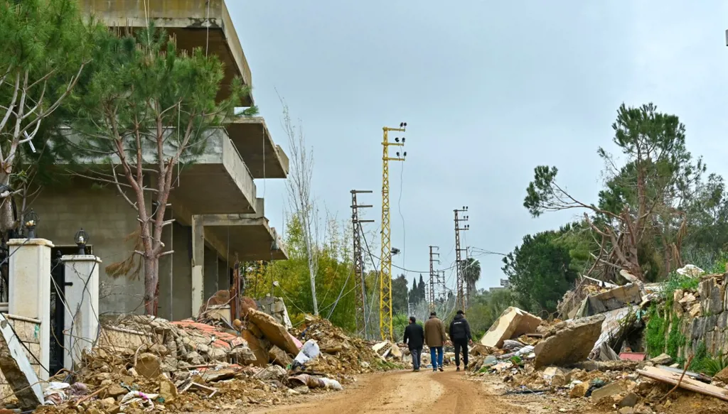 تحذير لسكّان أكثر من 50 بلدة جنوب لبنان... الجيش الإسرائيلي: هاجمنا منصّة صواريخ (صورة وفيديو)