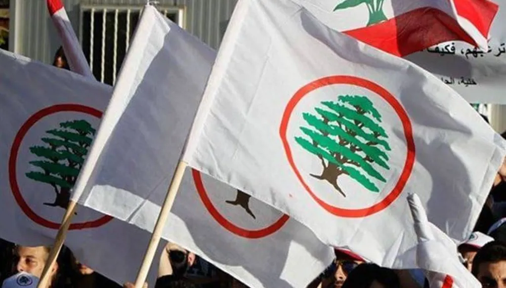 "القوات اللبنانية" رداً على رسالة "حزب الله" إلى البابا: من يصادر قرار الجيش لا يحقّ له الكلام عنه