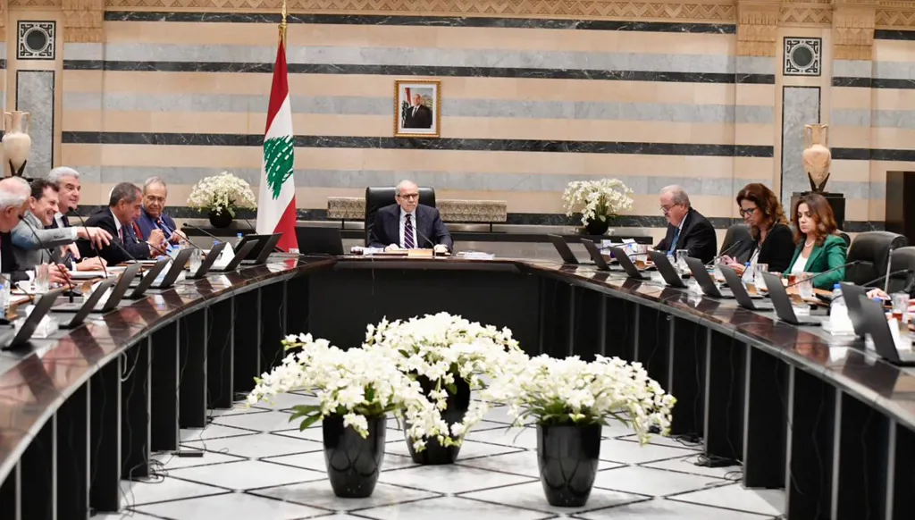 مجلس الوزراء يُتابع دراسة مواد موازنة 2026... و"بوظة" من وزير العمل (صور وفيديو)