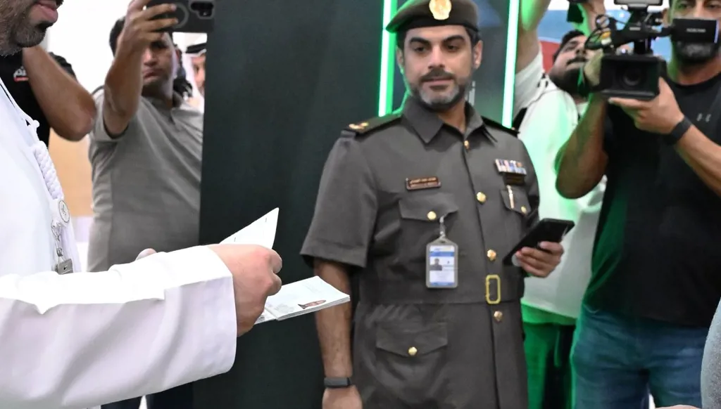 إقامة دبي تطلق "كليك وسافر" لإنجاز إجراءات المسافرين خلال 12 ثانية