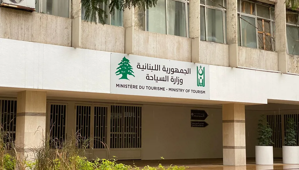 خلاف بين وزارة السياحة والنقابات السياحية... ما طبيعته؟