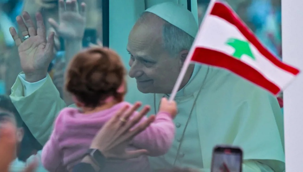 البابا يؤكد أن لا سلاح خارج الدولة… و"حزب الله" يرد بالصمت المدروس