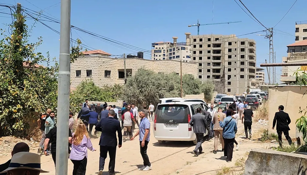 "أمر مرفوض بالكامل"... دول تُطالب إسرائيل بتوضيحات بعد إطلاق نار على وفد دبلوماسي