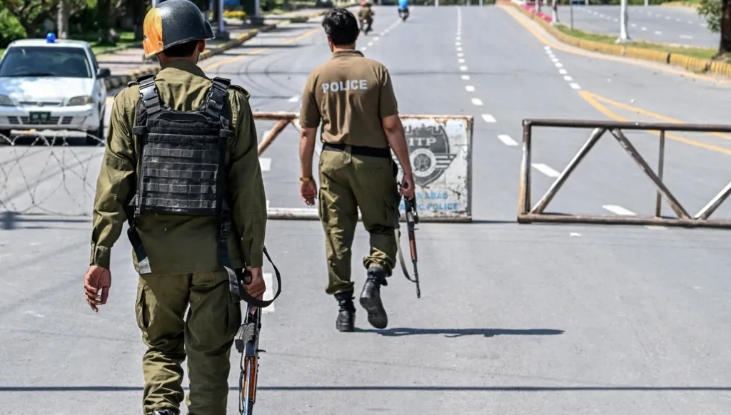 طهران تتوعّد بالرد على "الإنزال الأميركي"... ومصدر: البرنامج الصاروخي ليس مطروحاً للتفاوض