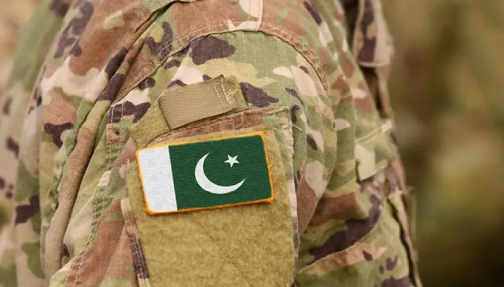 هجومان في باكستان... مقتل 8 جنود وخطف 7 شرطيين