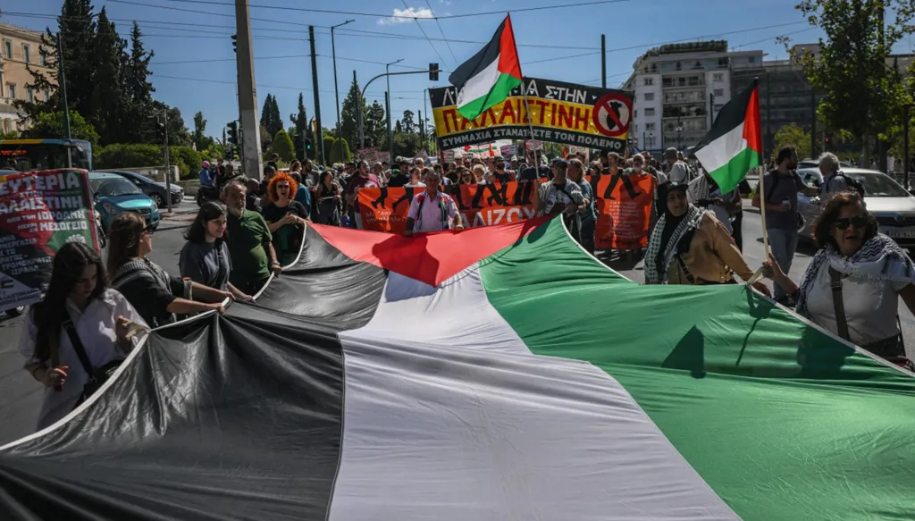 5 عند الخامسة: "الوجع كبير" بعد مجزرة بنت جبيل... الاعتراف بدولة فلسطين والانقلاب البريطاني