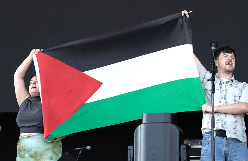 فرق موسيقية تقاطع مهرجانا بريطانيا بسبب خلاف حول رفع العلم ‏الفلسطيني (وكالات)‏