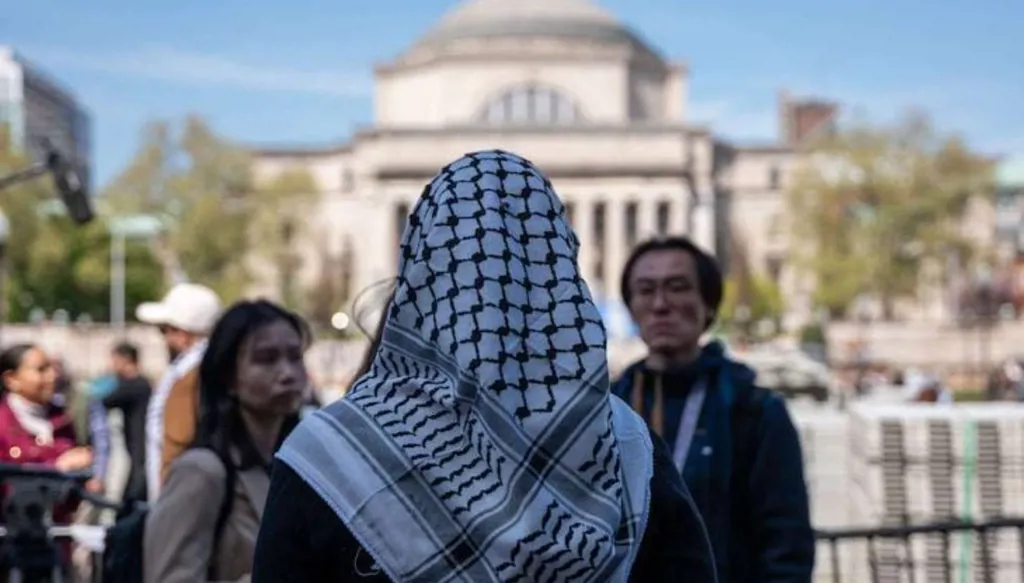 طالبة بجامعة كولومبيا داعمة للفلسطينيين ترفع دعوى لوقف ترحيلها ‏من أميركا