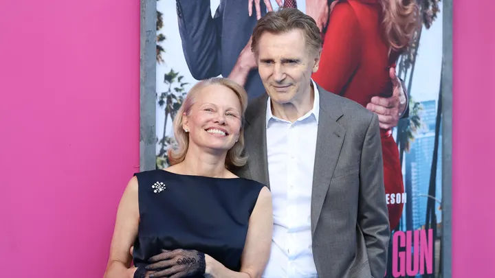 باميلا أندرسون وليام نيسون (أ ف ب).