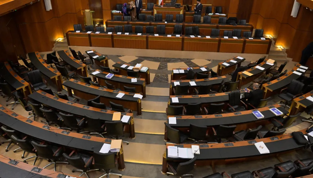 أديب عبد المسيح "بطل تأجيل" الانتخابات