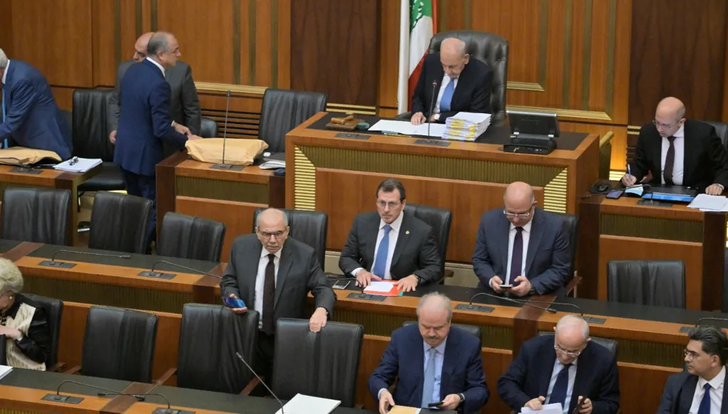اليوم الثاني في مجلس النواب... تلاسن ورد: "واطي" و"بلا تهذيب"!