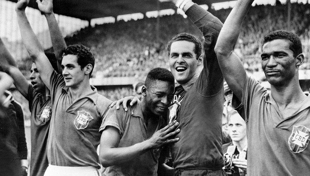 طبيب استبعده ومدرب آمن به... قصة بيليه في كأس العالم 1958