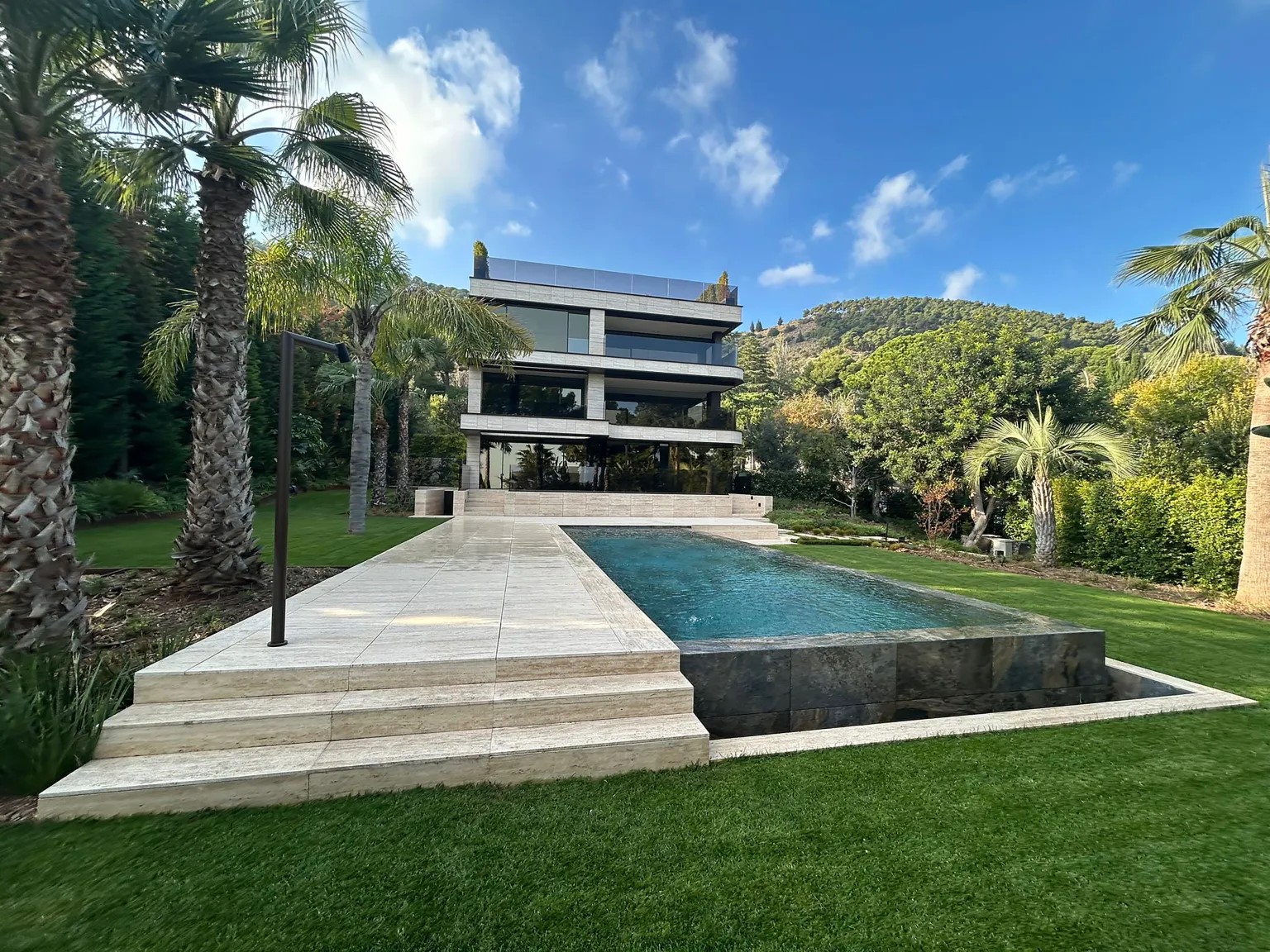 قرار جديد لغوارديولا يكلّفه 17.5 مليون دولار. (الصن)