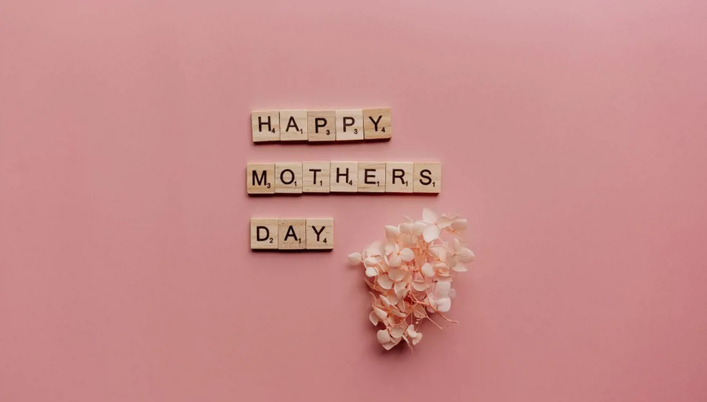 ​إلى روح أمي   ​الأمومة: اليد التي تهزّ المهد... وتُحيي نبض الوجود