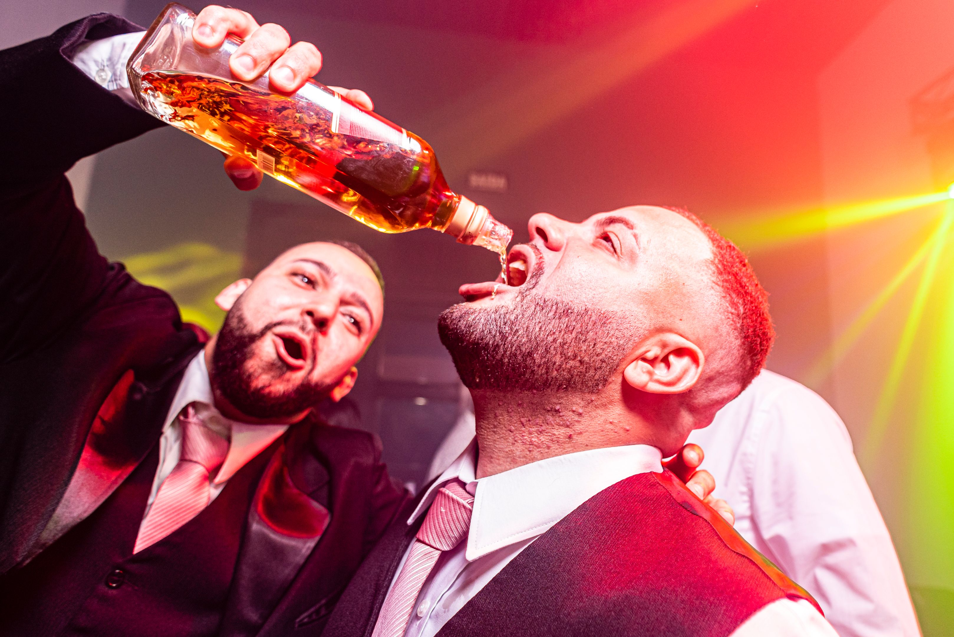 الكحول تُؤثر في النوم والجهاز العصبي (Pexels)