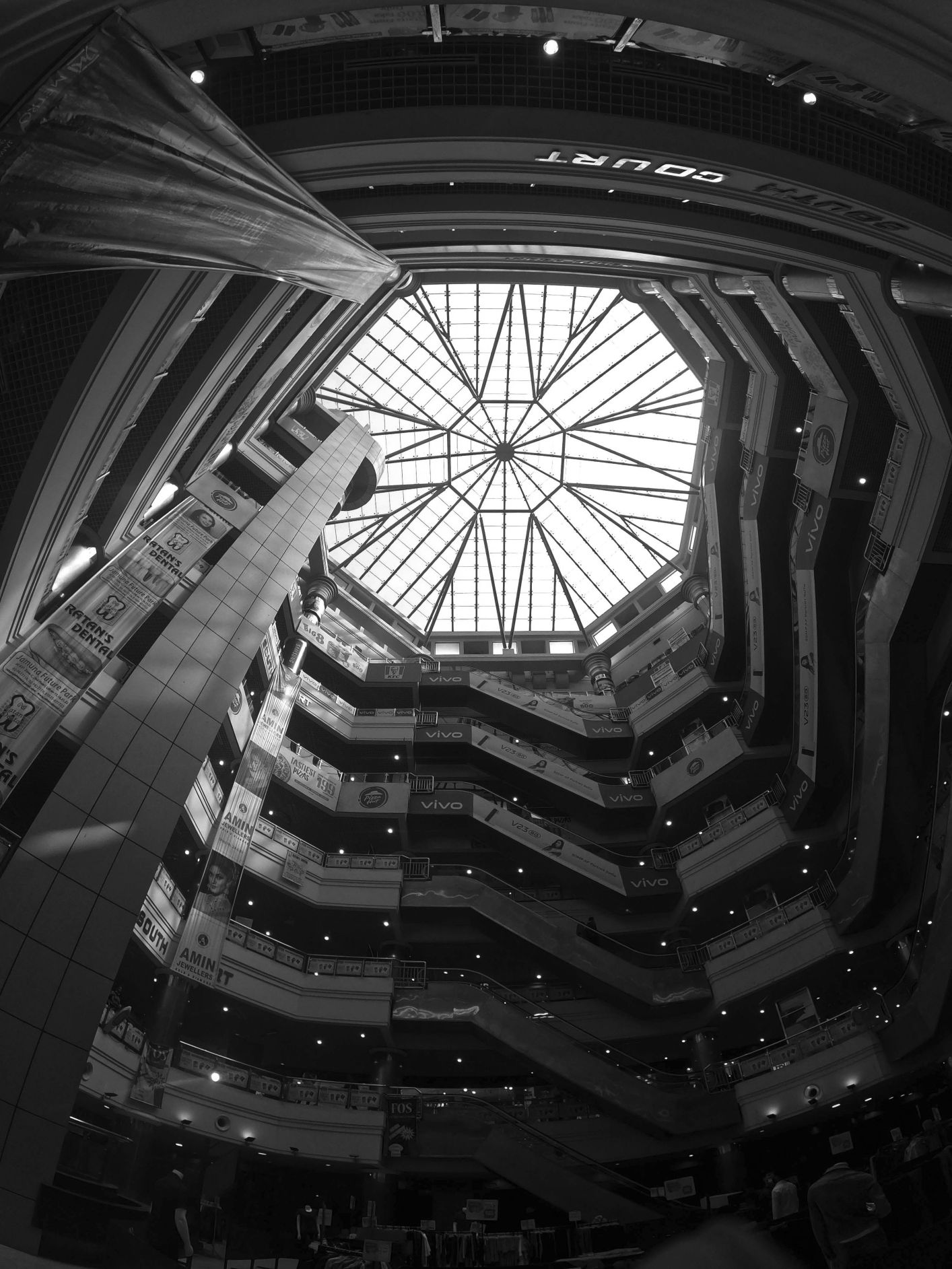 صورة من أحد المراكز التجارية (Pexels)