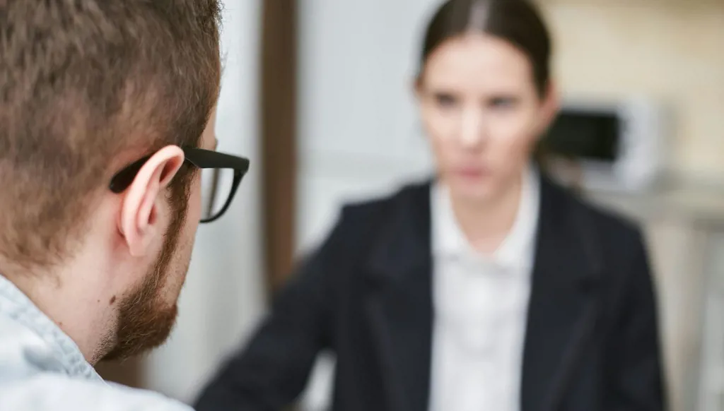 الرجل السهل ليس دائماً الأفضل... حاذري الدخول في علاقة مع "كيس بلاستيكي"