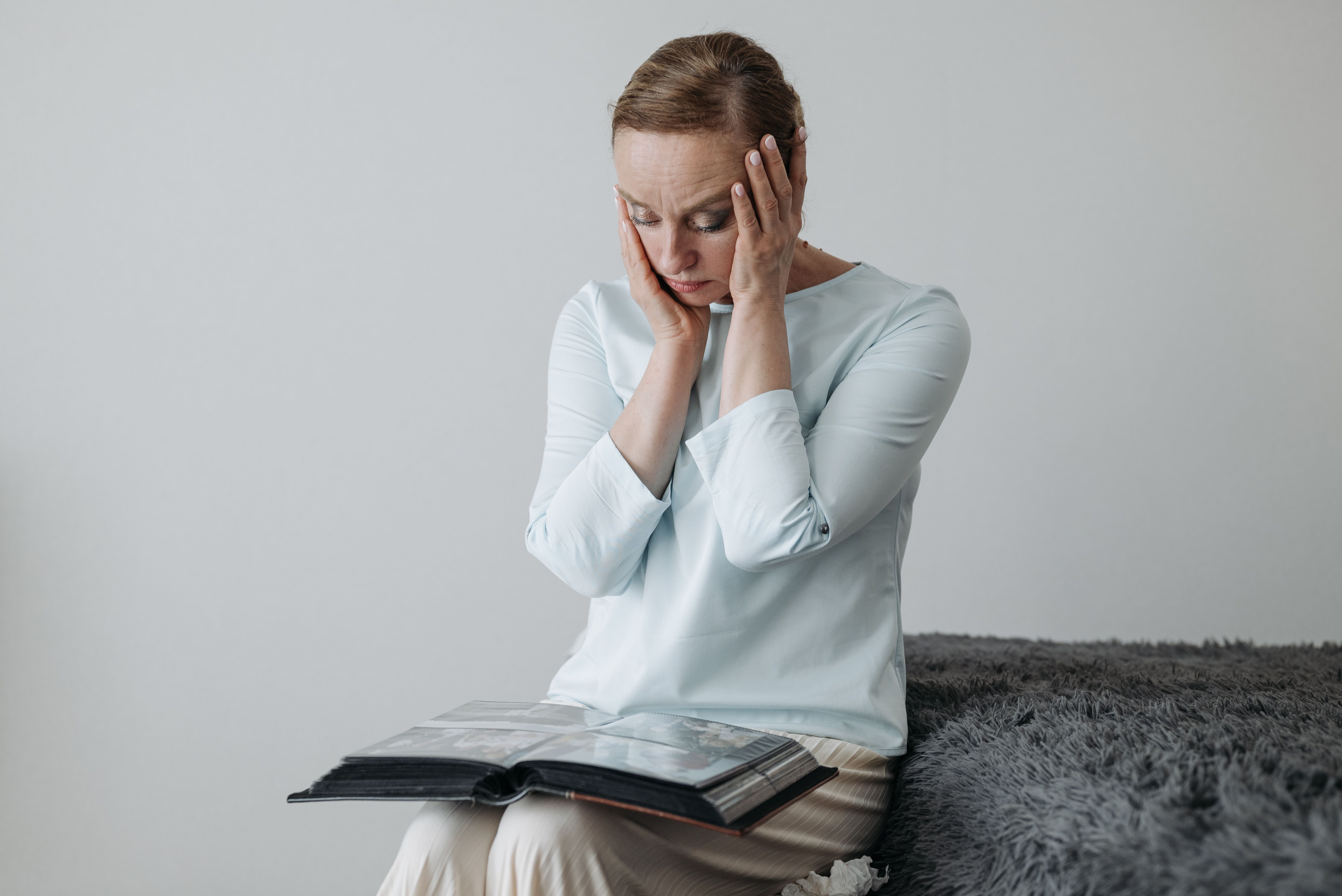 الماضي لا يتغيّر، لكنَّ نظرتنا إليه تتبدّل (Pexels)
