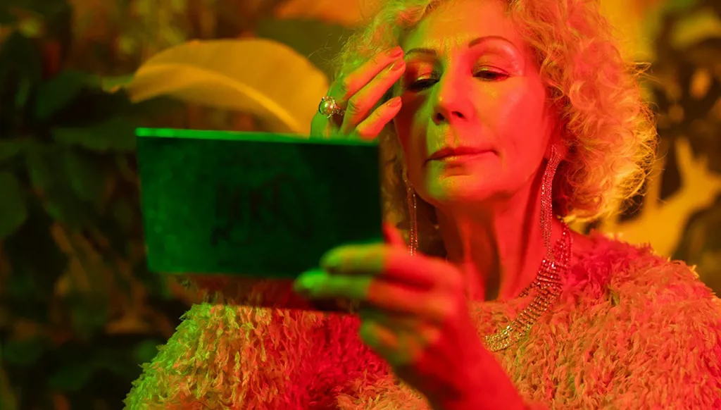 حين لا نحبّ أنفسنا… يتكفّل الجسد التعبير