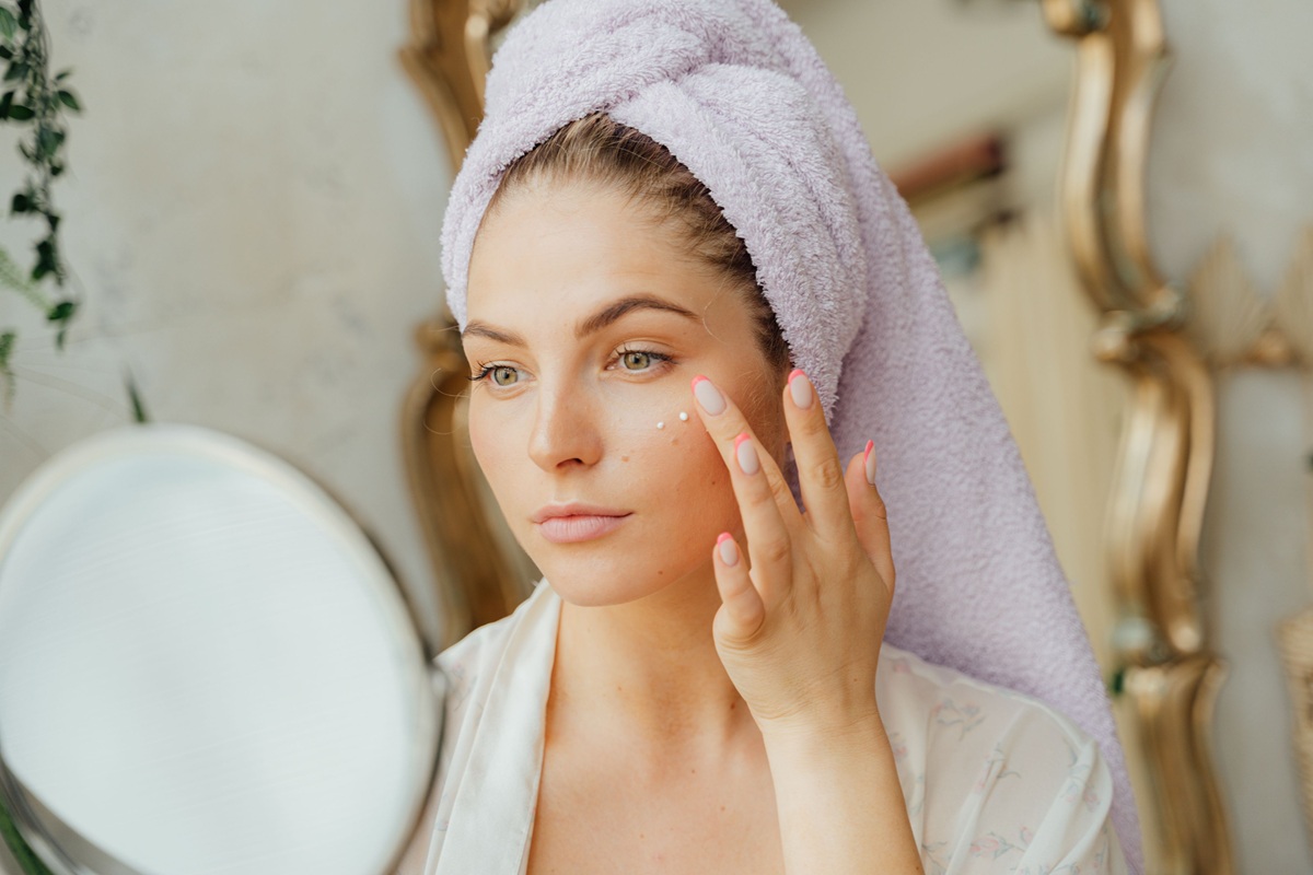 مرطّب لطيف للتخفيف من جفاف البشرة (Pexels)