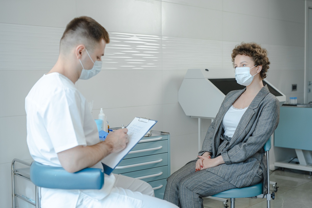 المتابعة الطبّية والتدخّل الوقائي (Pexels)