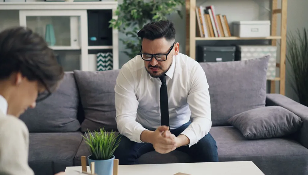 الصحّة النفسية وخصوصيّة الموظّفين في الإمارات