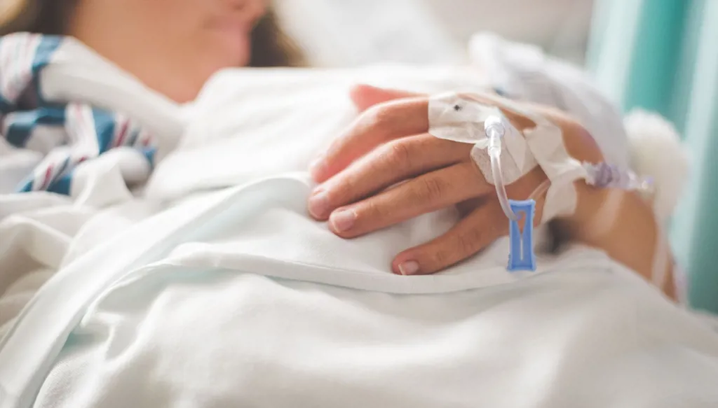 قصّة تحدٍّ أذهلت الأطباء: كيف هزمت فتاة مرضاً نادراً؟