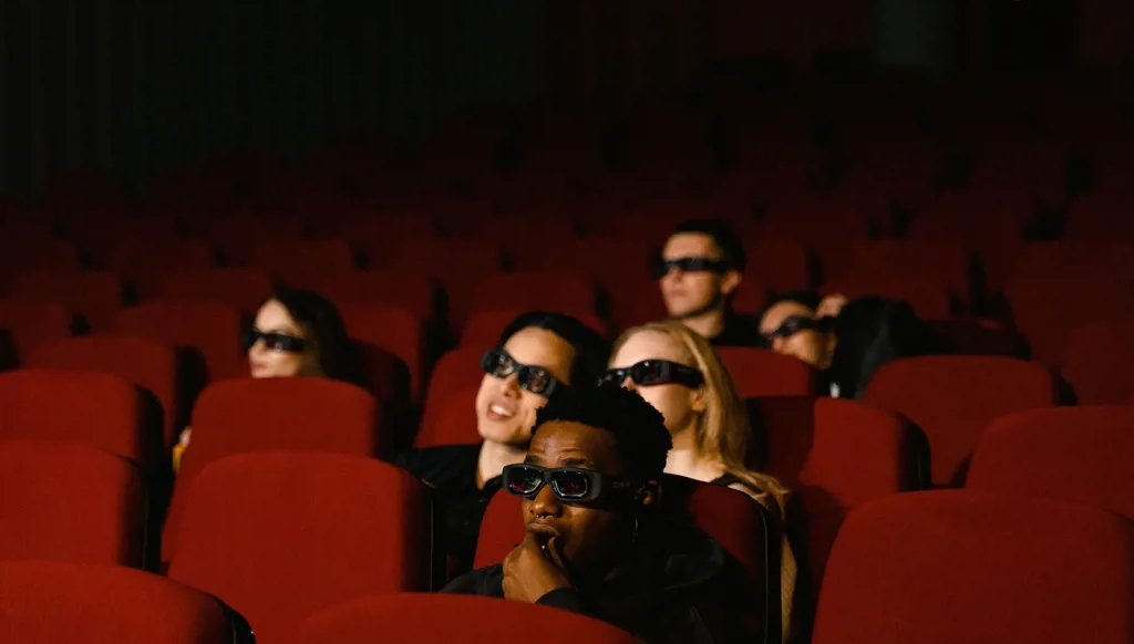 تذكرة إلى عمرٍ أكثر صحة… هل تُبطئ السينما الشيخوخة؟