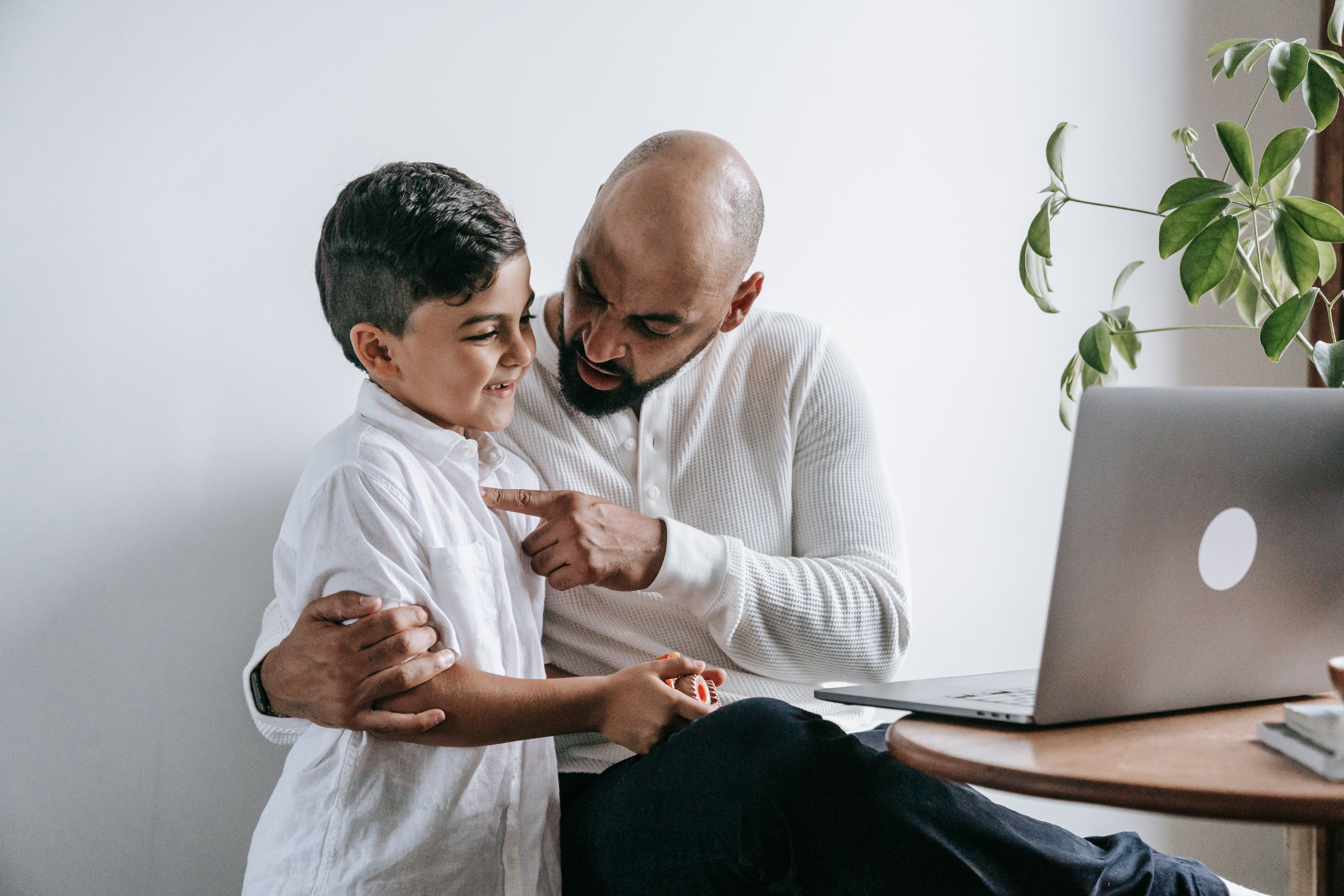 كسر دائرة الألم يبدأ بالوعي (Pexels)