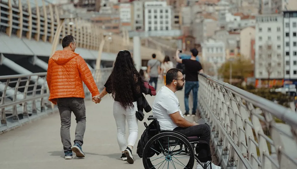المدينة من ارتفاع كرسي متحرك