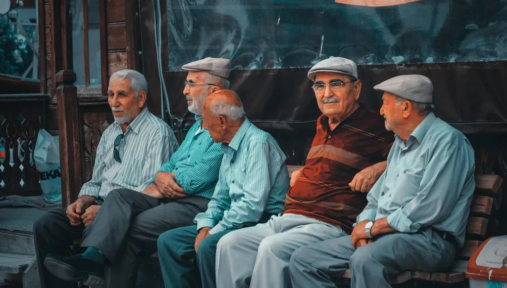 كيف تُكوِّن صداقات جديدة مع التقدّم في العمر؟