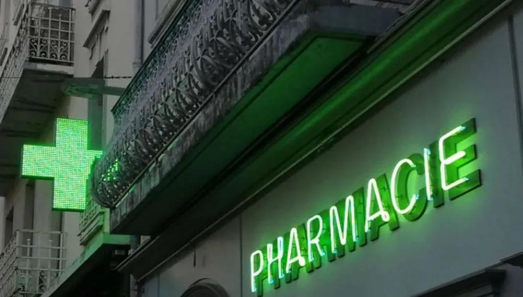 الصيدليات تنتشر كالفطر... ومسافة 62 متراً بين صيدلية وأخرى!