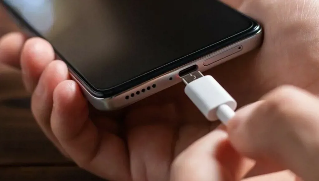 Keep your battery healthy: What happens when you use your phone while charging
