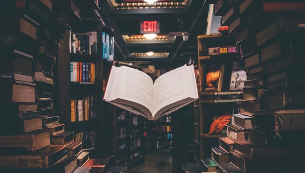 لو كان بإمكانك أن تعيش داخل كتاب، أي عالم تختار؟