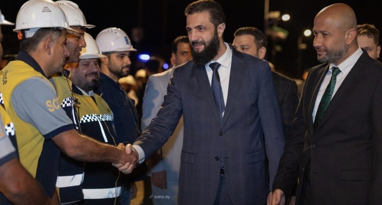 أحمد الشرع يفتتح جسر الرستن. (سانا)