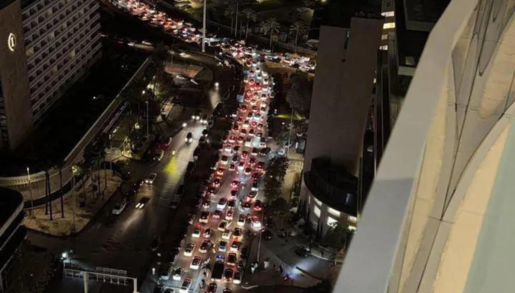 بيروت تحت القصف... استهدافات وترويع وإخلاءات سيراً على الأقدام